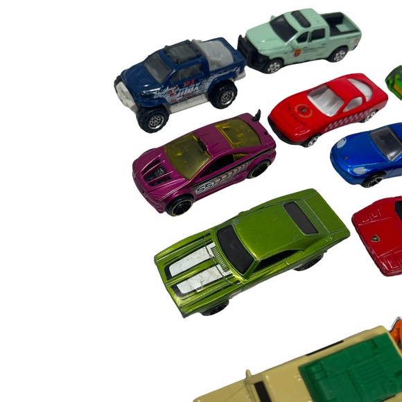 Die Cast Lot of 18 Miscellaneous Cars Trucks Hot Wheels Dodge Muscle Car - Picture 5 of 9